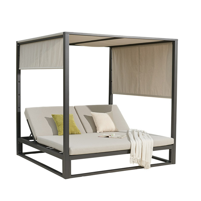 Luxuriosa Outdoor Daybed