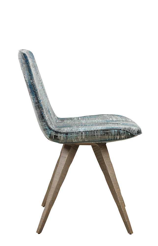 Beizton: Wildeiche MTS | Bezug: VAHÖ-434 | Gestell: Used look (auf Anfrage)