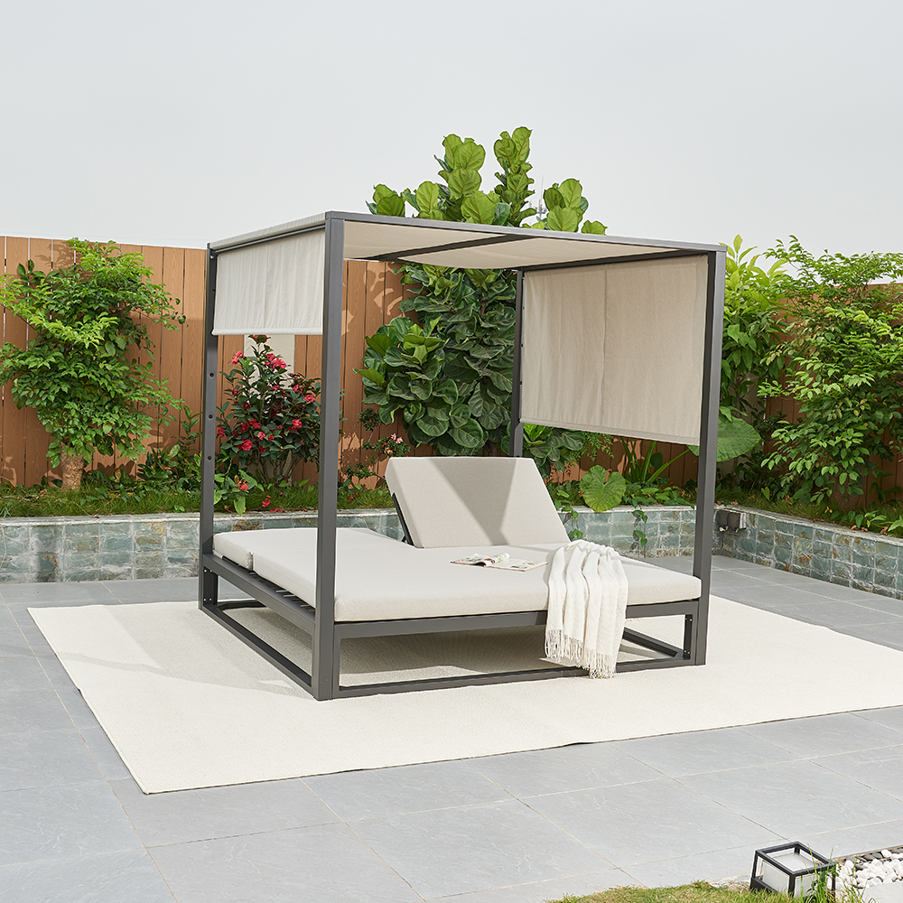 Luxuriosa Outdoor Daybed