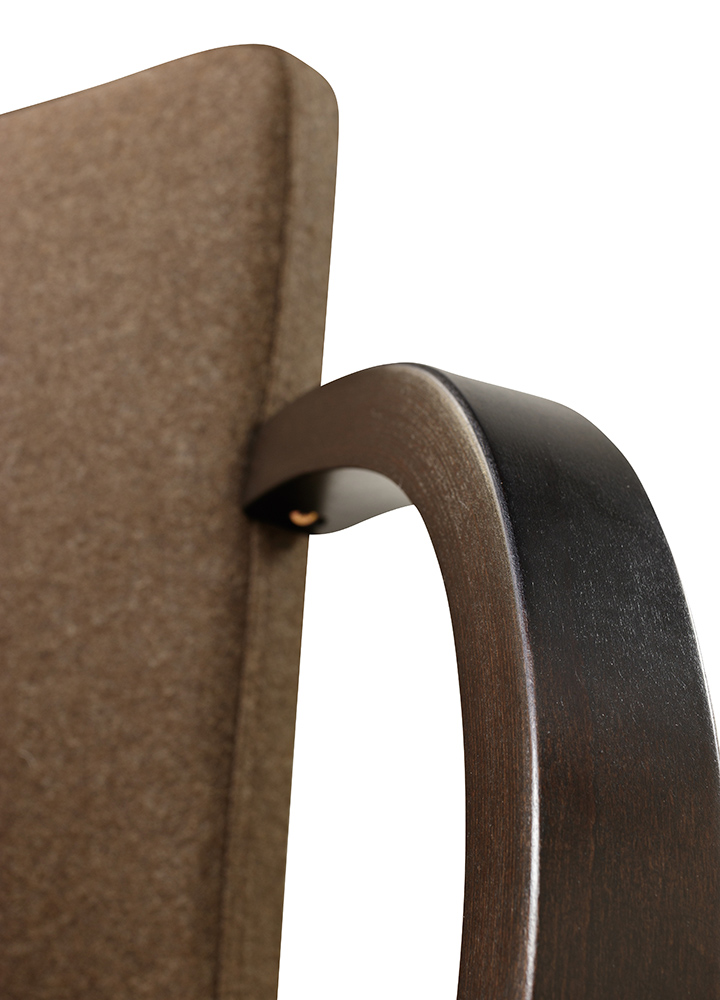 Beizton: Wenge - Bezug: Brauner Filz