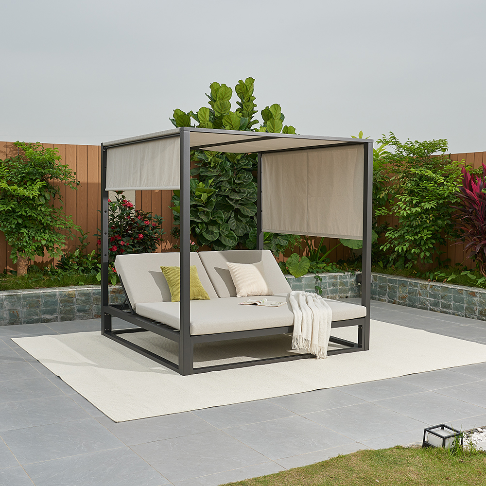 Luxuriosa Outdoor Daybed